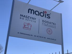 Tablica reklamowa naświetlacz dibond Madis Ostrów