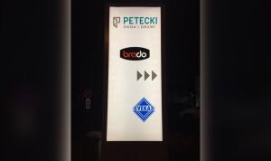 Pylon dwustronny LED Aluminium Dibond plexi Brado Petecki